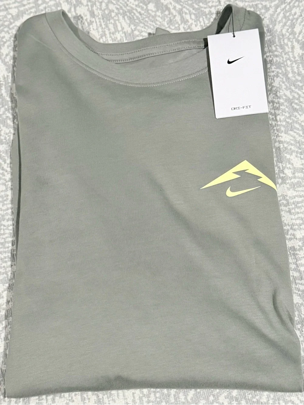 NIKE /// Mens Trail Graphic “Wild Thing” T-Shirt - Size XL - *NWT* - Picture 6 of 6